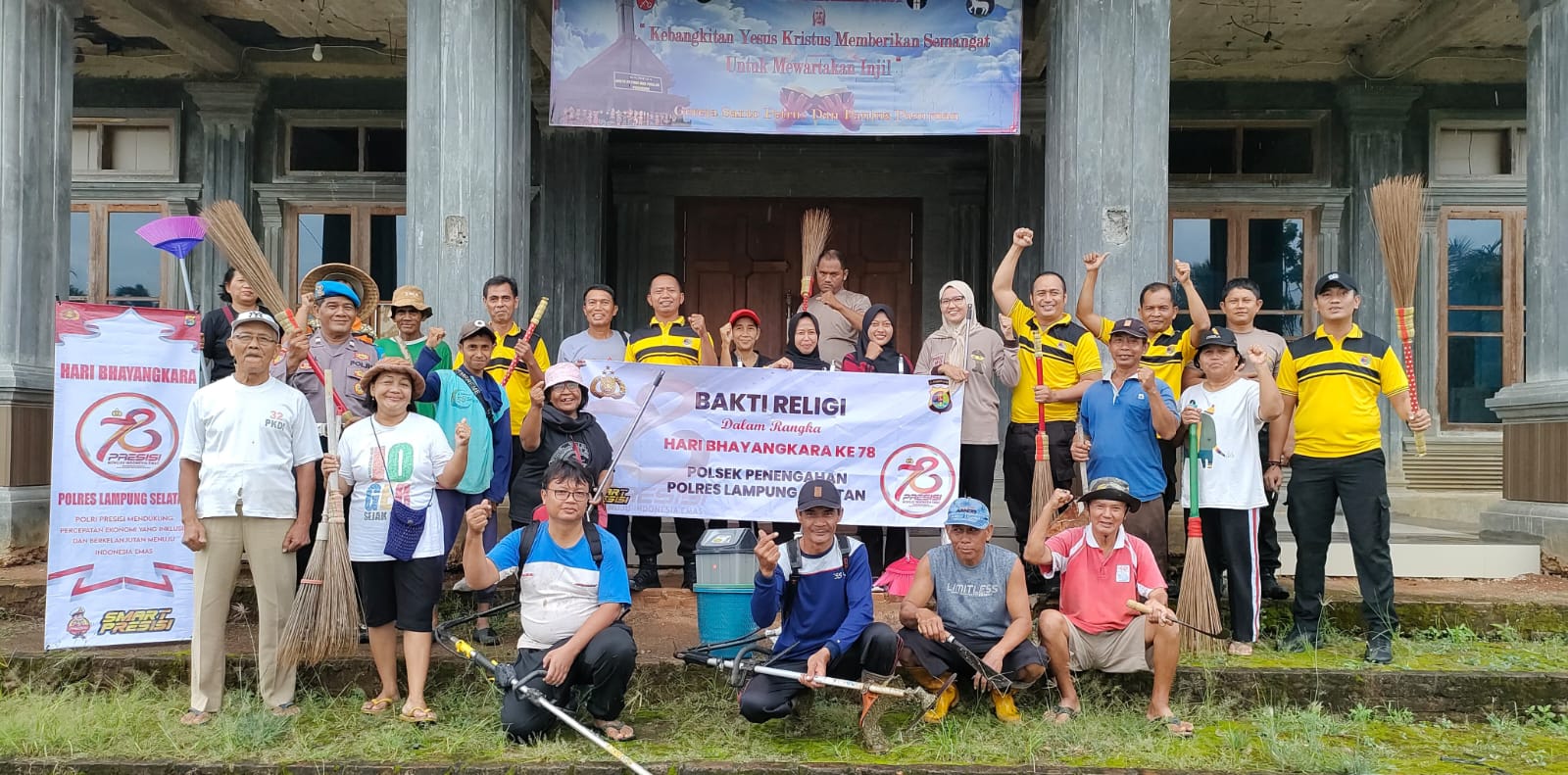 Sambut Hari Bhayangkara ke-78 Polres Lampung Selatan Gelar Baksos Bersih-bersih Masjid 
