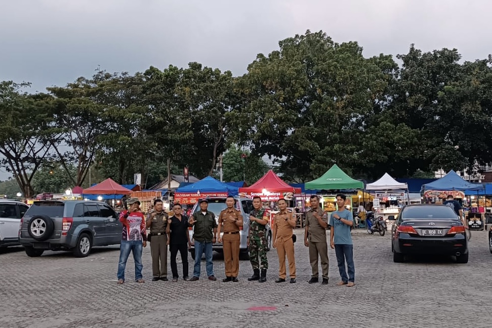 Lapak Pedagang di Lapangan Korpri Ditata