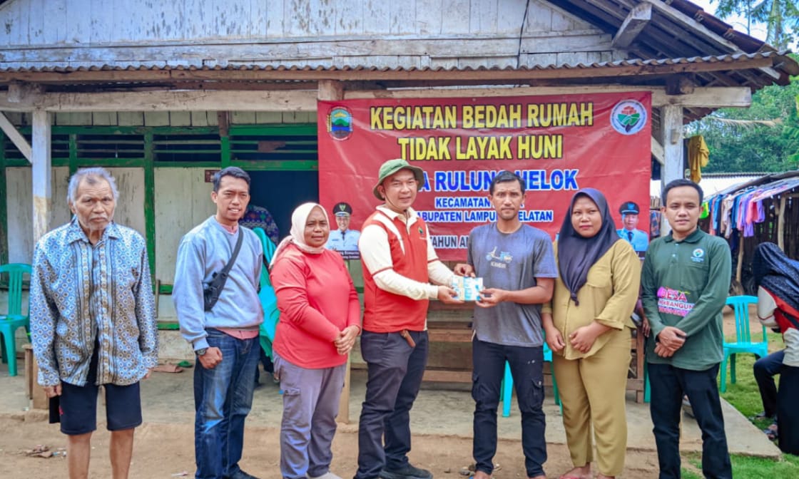 Pemerintah Kabupaten dan Desa Serahkan Bantuan Bedah Rumah Untuk Masyarakat Rulung Helok 