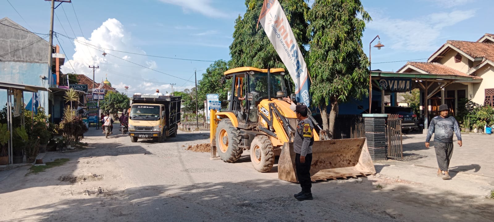 Tahun Ini Tidak Dapat Perbaikan,  Jalan Poros Palas Hanya Ditambal Sabes