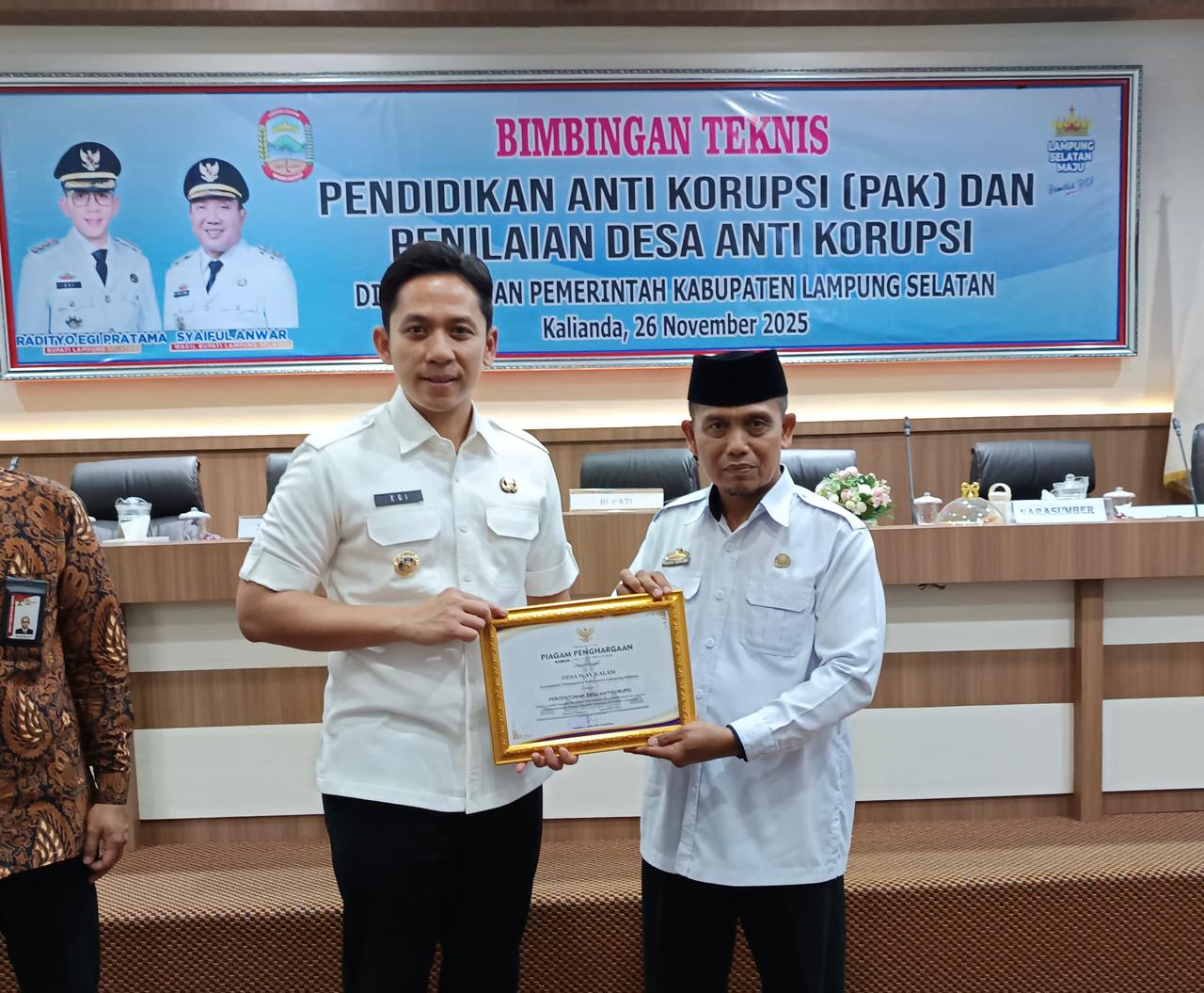 Mantap! Pemdes Way Kalam Terima Penghargaan Sebagai Percontohan Desa Antikorupsi