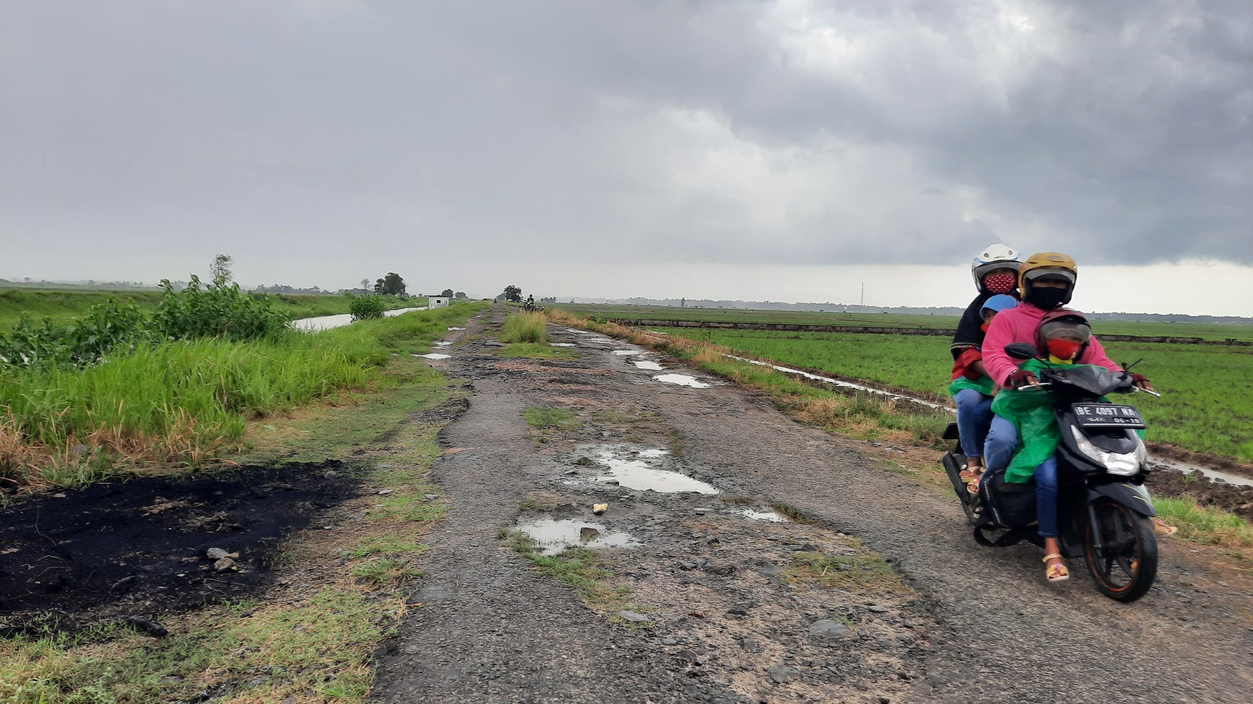 Untuk Kesekian Kalinya Warga Sragi Mengeluh Karena Jalan Rusak, Bertahun-tahun Menantikan Pembangunan