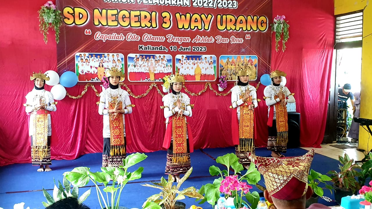 Kesenian Iringi Pelepasan SDN 3 Way Urang 