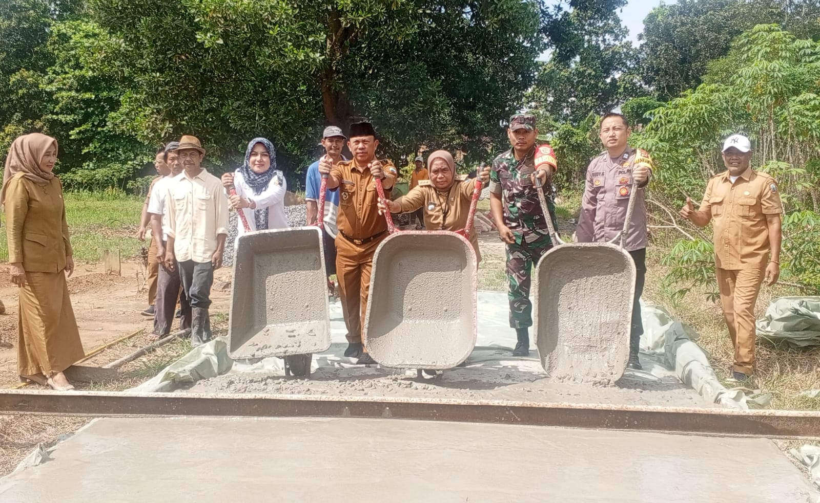 Gunakan DD Rp169 Juta Desa Haduyang Bangun Jalan 237 Meter Menuju Pemakaman Umum