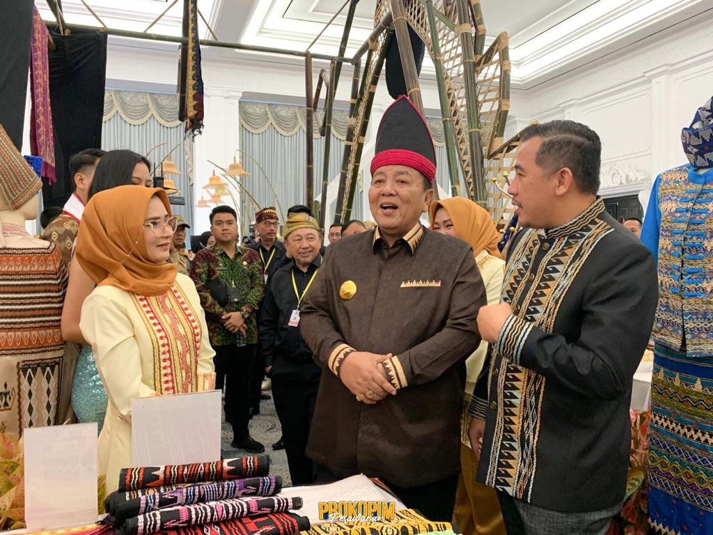 Lampung Craft IV 2023, Bupati Pesawaran dan Ketua Dekranasda Pamerkan Kerajinan Masyarakat