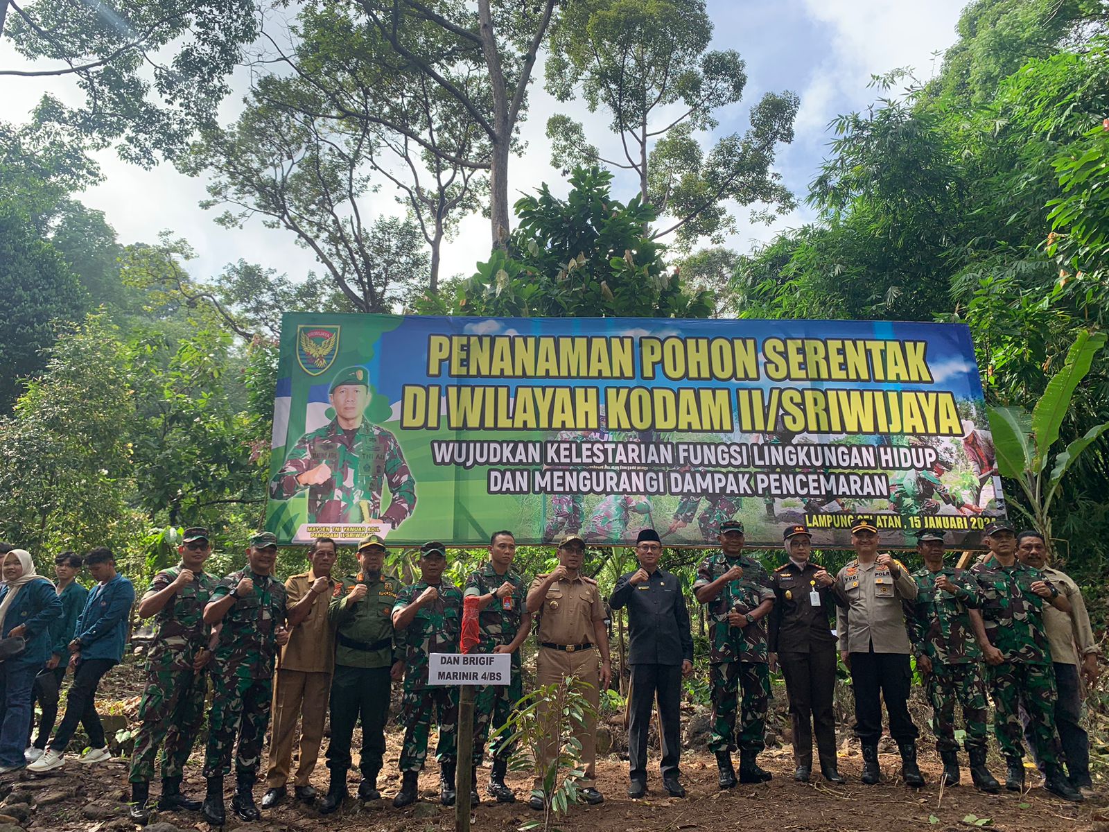 Danrem 043/Gatam Komandoi Penanaman Pohon Serentak