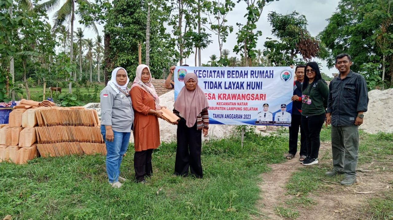 Desa Krawang Sari Bangun Gedung GSG, Bedah 2 Rumah Tidak Layak Huni, Salurkan 5000 Bibir Cabai dan Sumur Bor