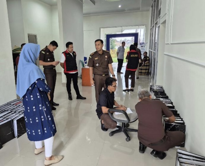 Geledah Kantor Bulog Cabang Lampung Selatan, Tim Penyidik Kejari Lamsel Sita Sejumlah Dokumen