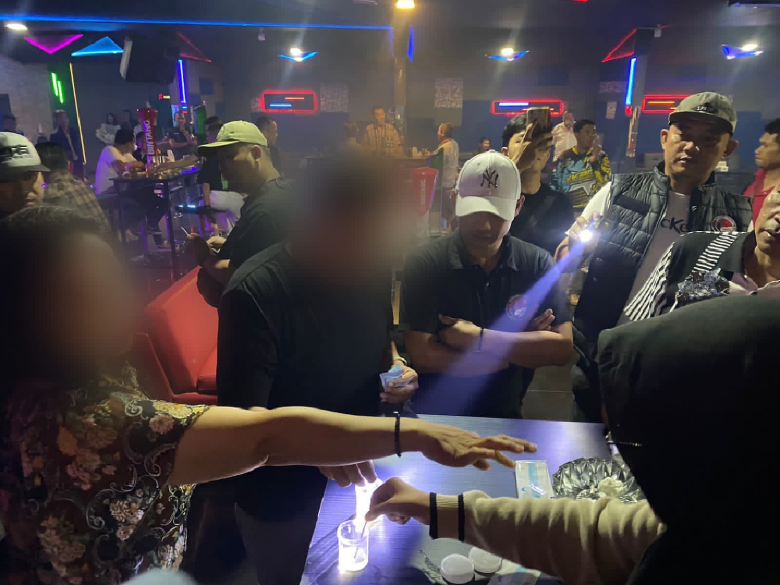 Polisi Razia Tempat Hiburan Malam di Bandar Lampung, Pengunjung dan Pemandu Lagu di Tes Urin 