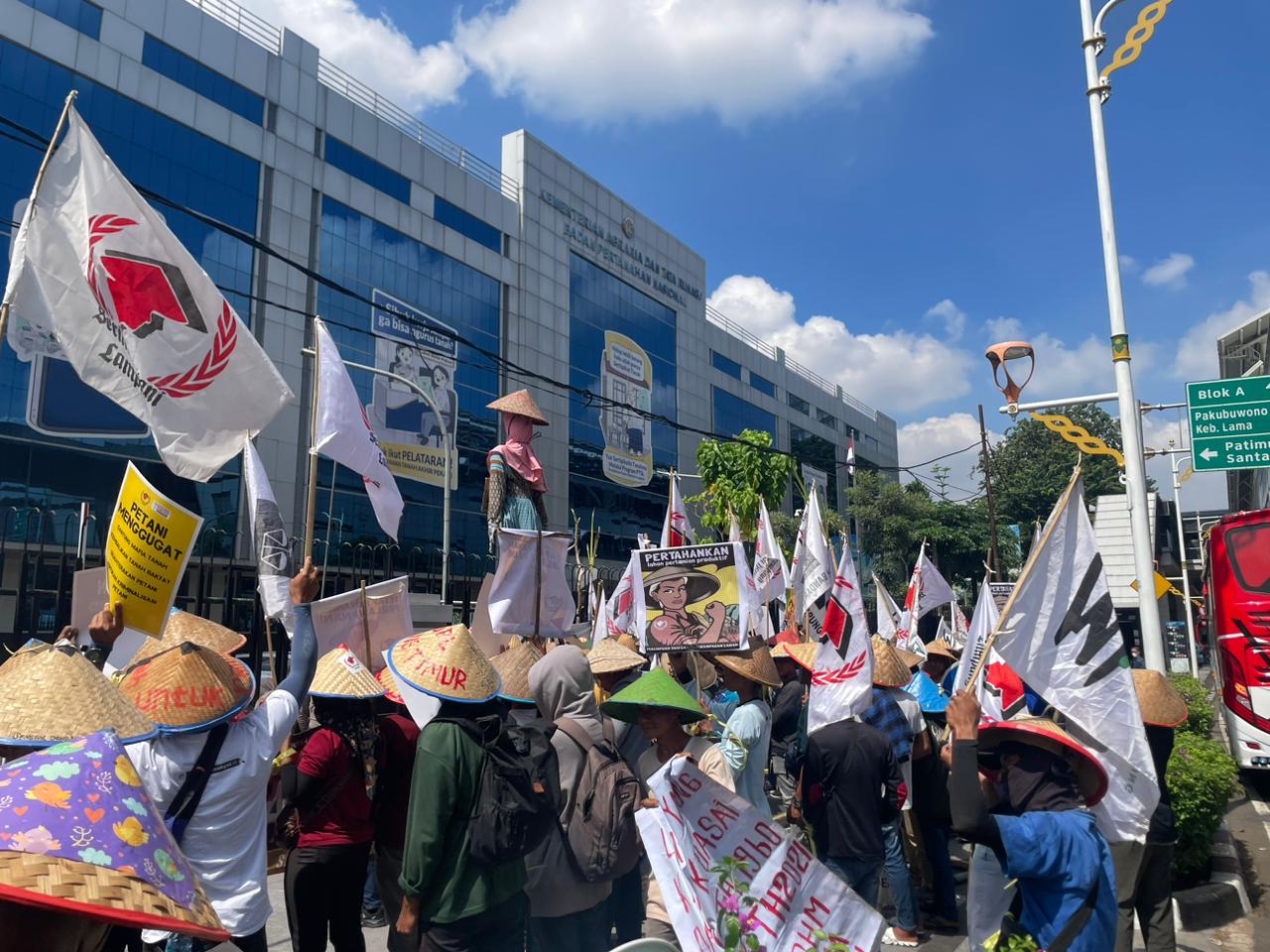 LBH Bandar Lampung Dampingi Petani Lampung Gruduk Menteri ATR/BPN