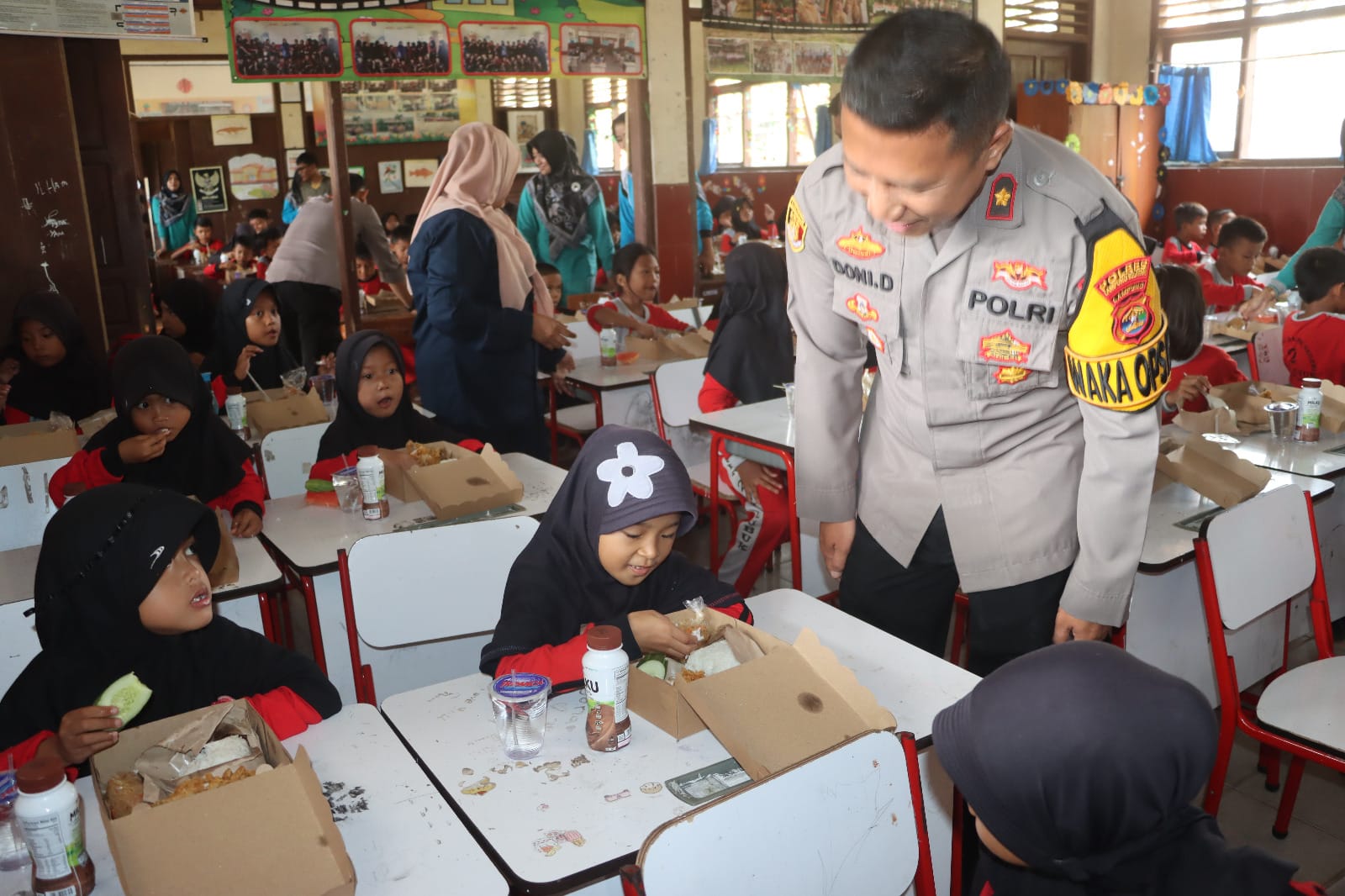 Polres Lampung Selatan Gelar Program Makan Bergizi Gratis di SDN 2 Way Lubuk