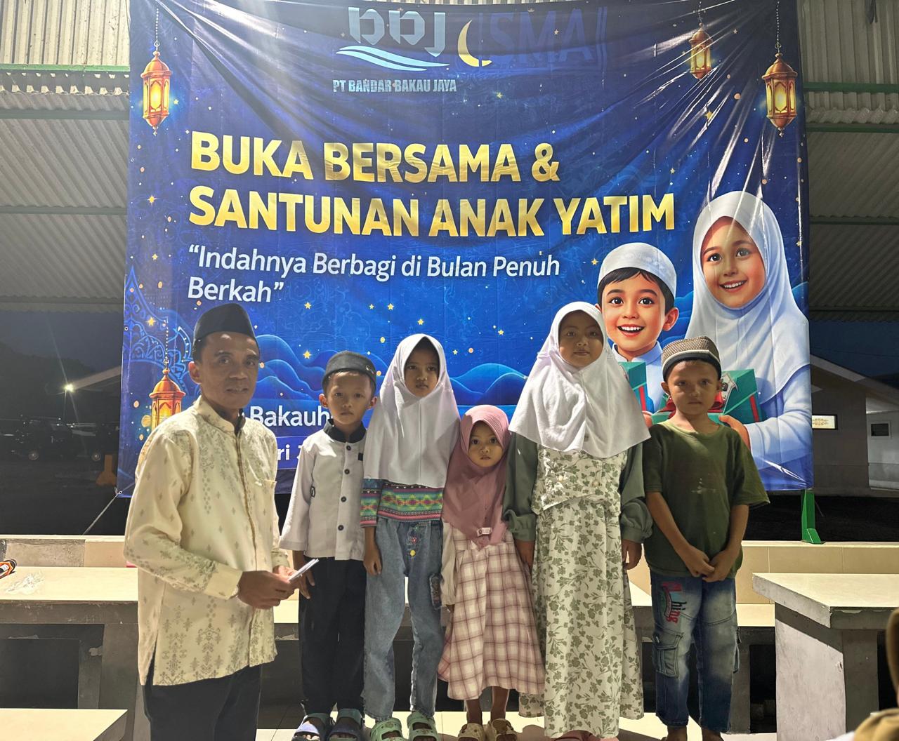 Pelabuhan BBJ dan Pelabuhan SMA Bukber Sekaligus Beri Santunan Anak Yatim