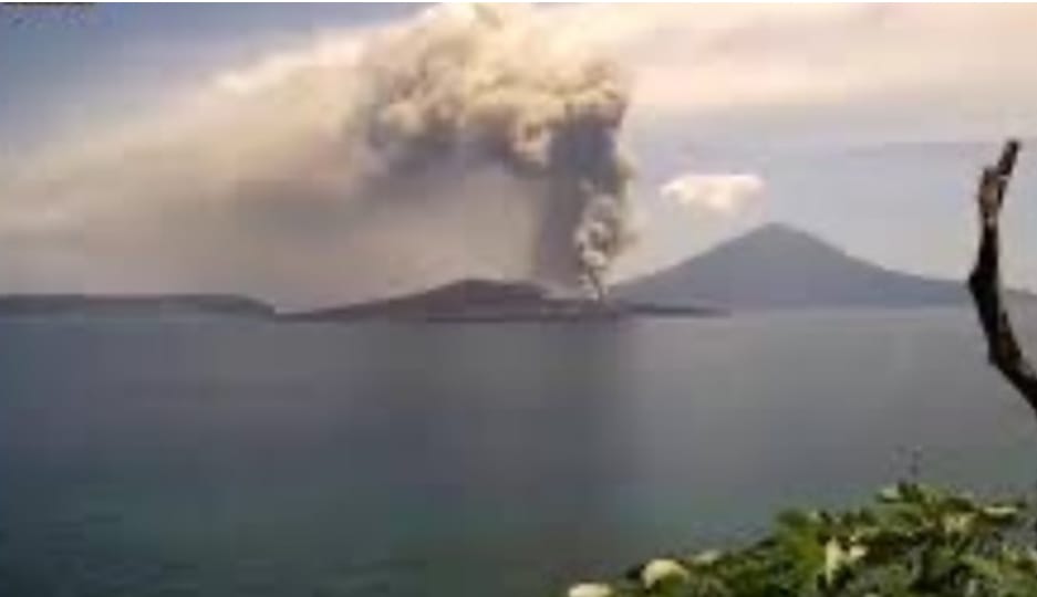 Gunung Anak Krakatau Erupsi Hari Ini, Kolom Letusan Mencapai 450 Meter