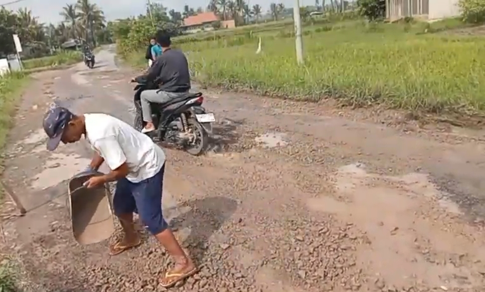 Anggota DPRD Lampung Selatan Ajak Warga Gotong Royong Benahi Pasilitas Publik 