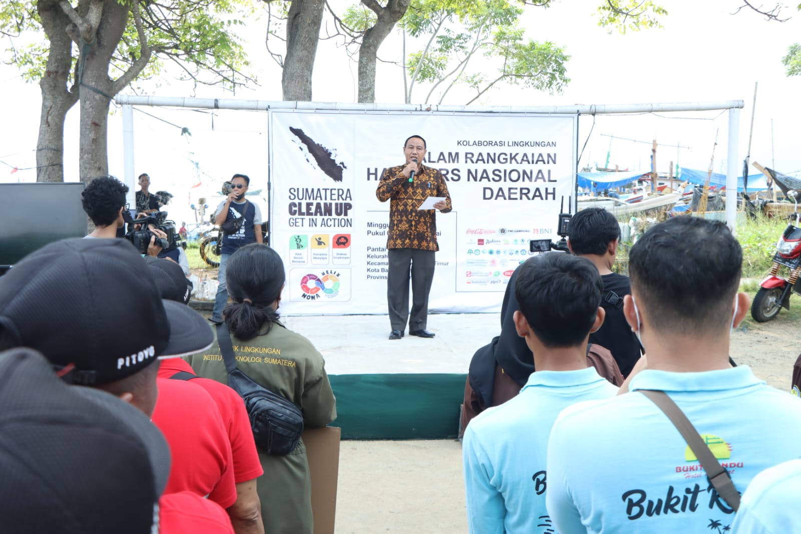 Peringati HPN, PWI Lampung Bersama Pemprov Lampung Gelar Aksi Bersih Pantai