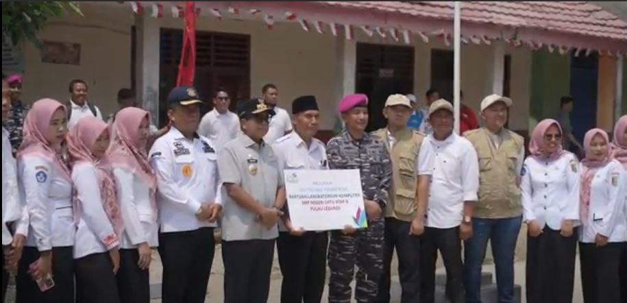 PLN Bersama Forkopimda Lampung dan Brigif 4 Marinir Beri Bantuan Sosial dan Pendidikan