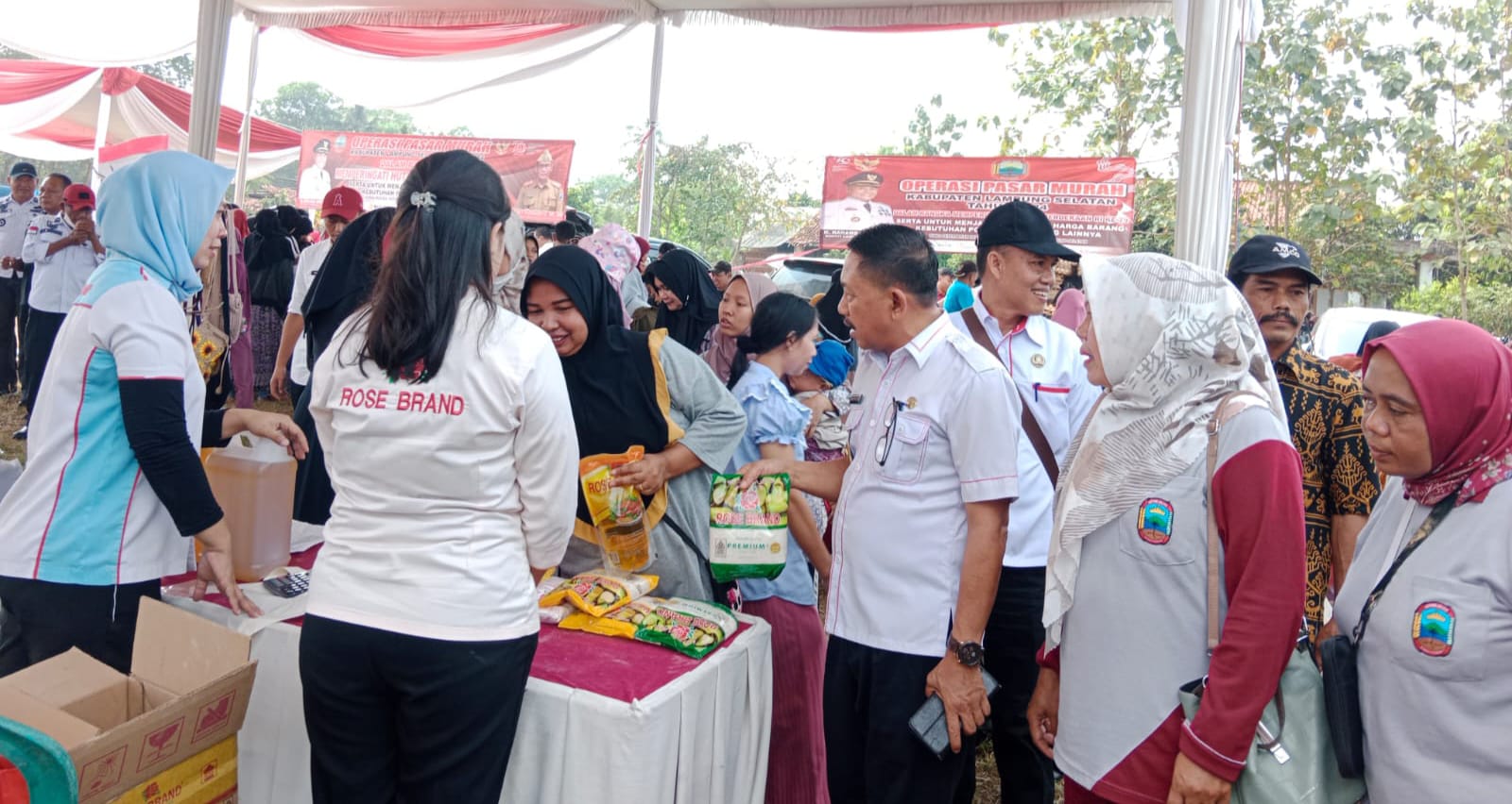 Pemkab  Lamsel Gelar Pasar Murah di Rulung Helok Dalam Rangka Memperingati HUT RI Ke-79 tahun