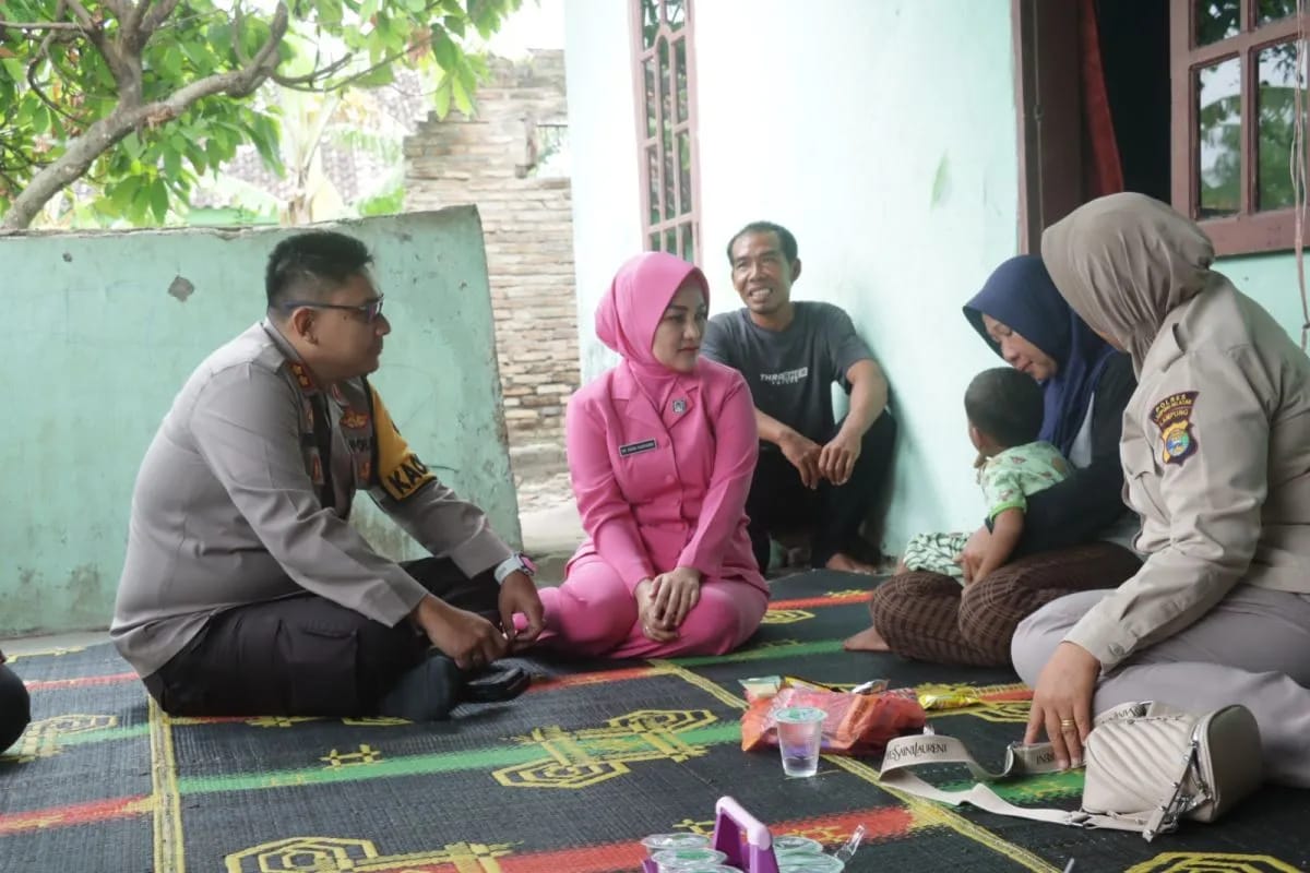 Kapolres Lampung Selatan Bagikan 65 Paket Sembako Untuk Balita Stunting, Ibu Hamil dan PNS Purnabakti