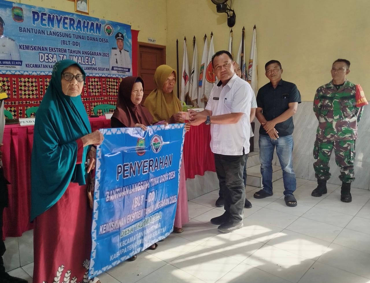 Pemdes Tajimalela Salurkan BLT DD Triwulan II