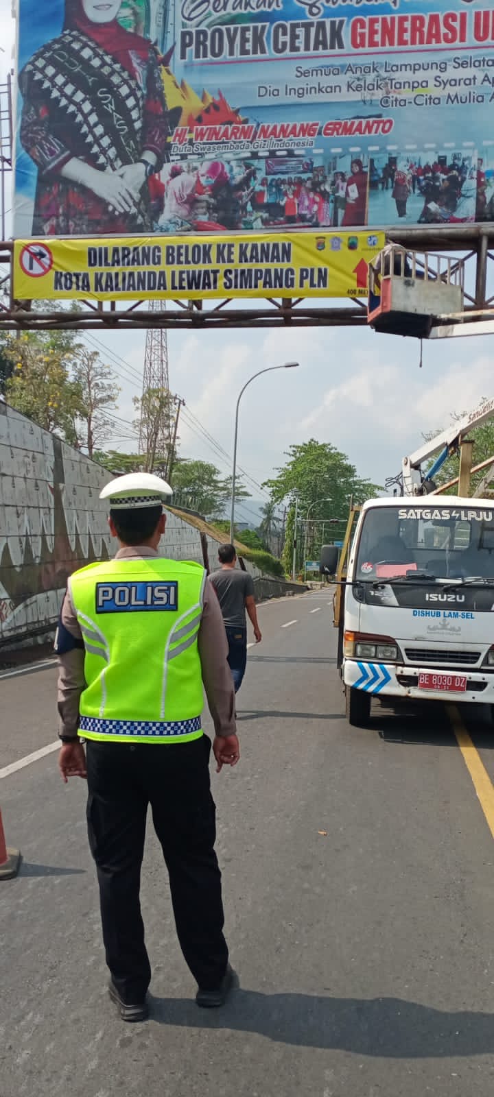 Polisi Ancam Tilang Pengendara Ngeyel di Simpang Simpur