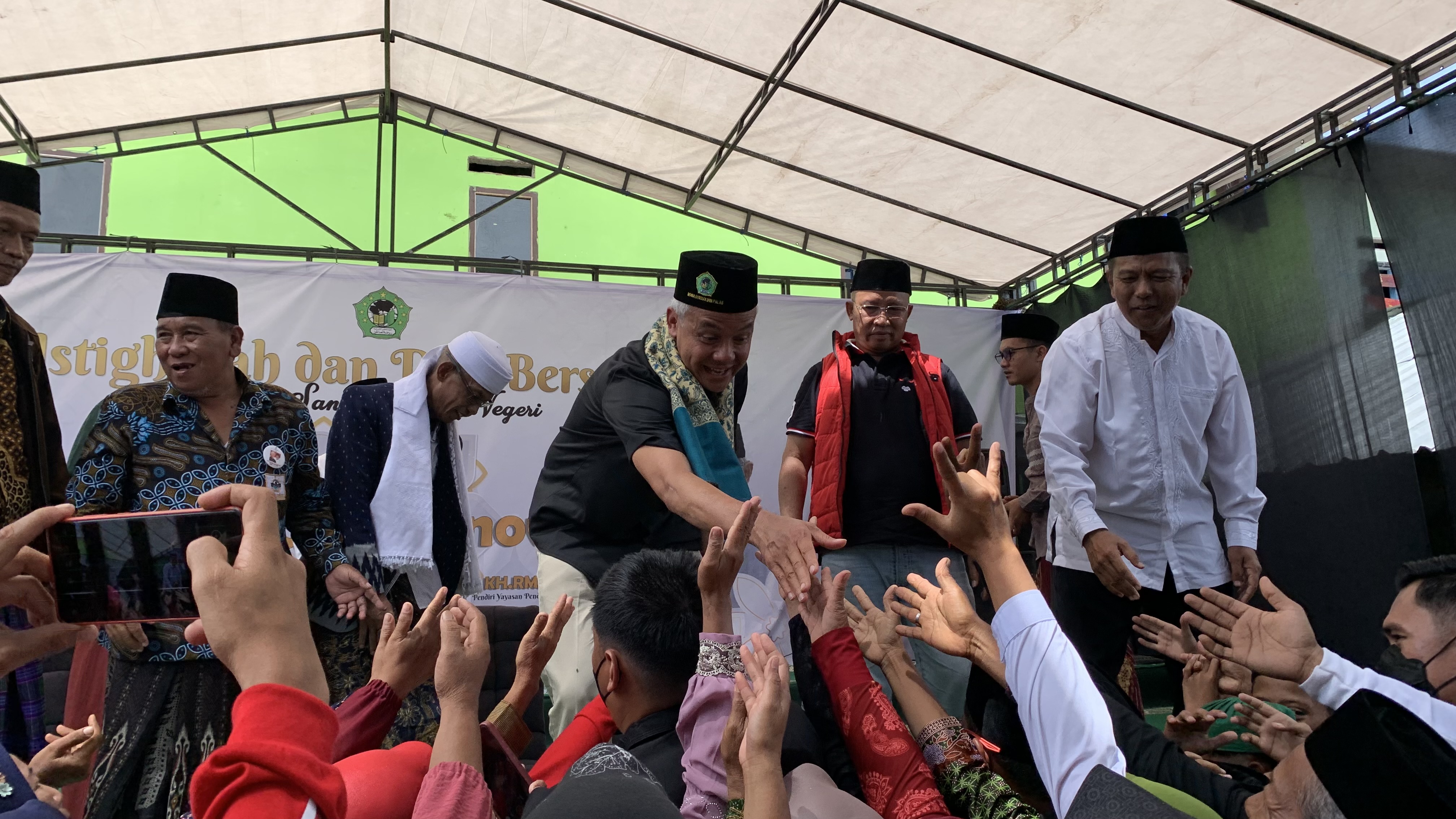 Capres Berebut Suara di Ujung Sumatera,Ganjar Temui Mantan Ketua PWNU Lampung 