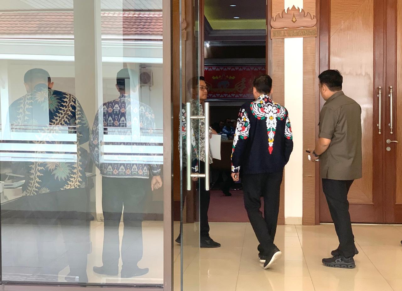 Kok Audiensi Perwakilan Kades Dengan Bupati Egi Berlangsung Tertutup?