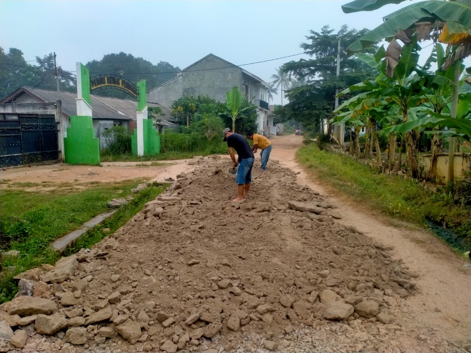 Penyumbang PAD Terbesar di Lampung Selatan, Infrastruktur Jalan Kabupaten di Kecamatan Natar Amburadul 