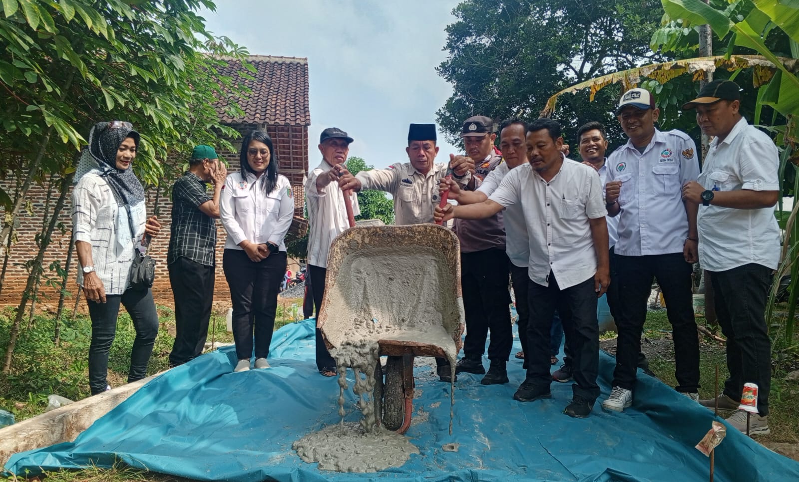 Desa Muara Putih Bangun Jalan Usaha Tani 311 Meter 