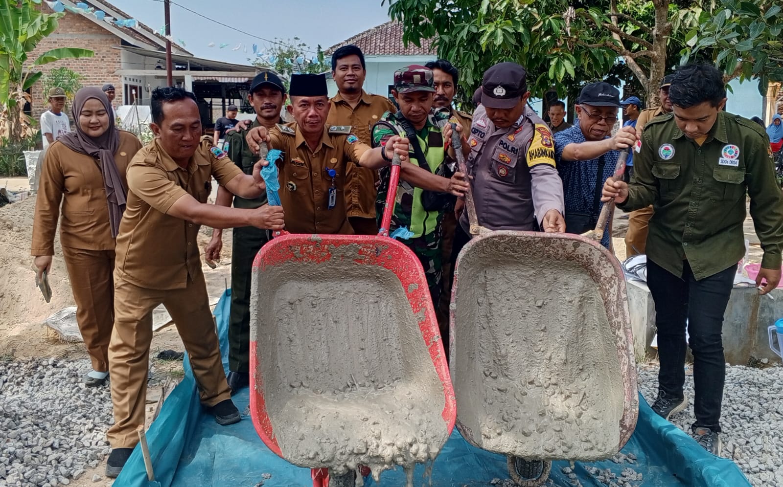 Gelontorkan Anggaran Rp99 Juta, Desa Muara Putih Bangun Jalan Sepanjang 240 Meter