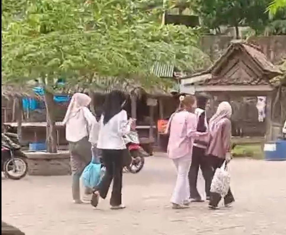 Di Tengah Jam Kerja, Lima Pegawai BKD Malah Ngeluyur ke Tempat Wisata