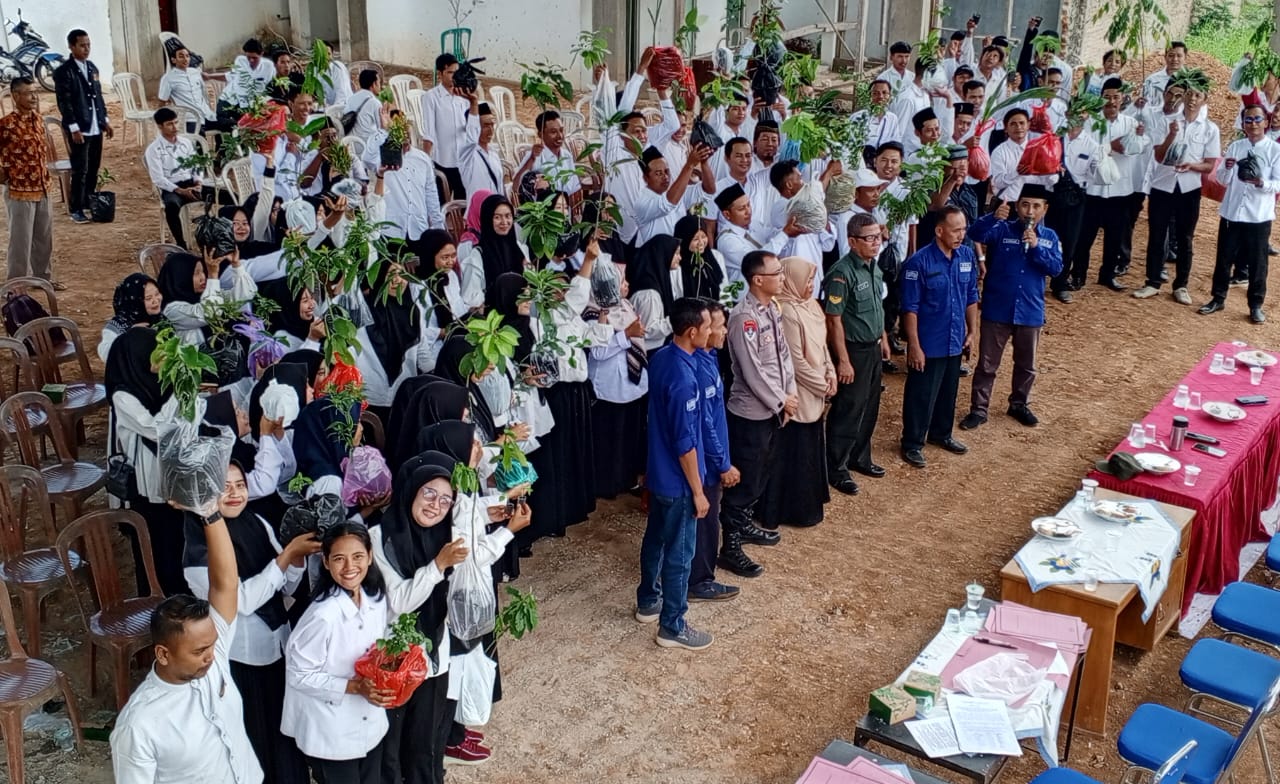 Lantik 5.741.127 Anggota KPPS dan Tanam Pohon Secara Serentak, KPU RI Dapat Penghargaan Rekor Muri.