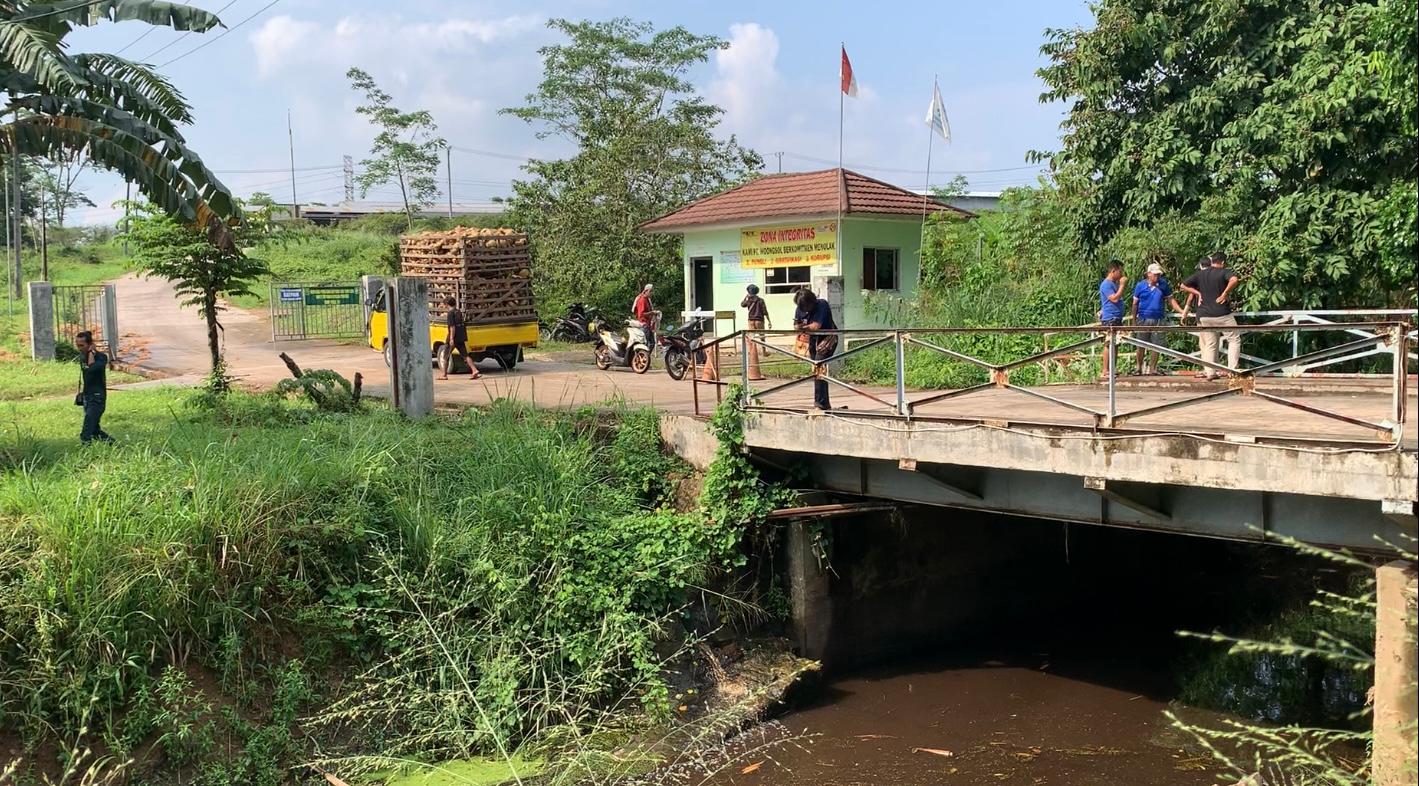 Bertahun-tahun Limbah Pabrik Dibuang ke Sungai 