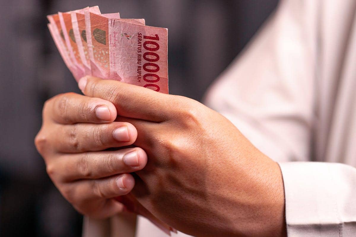 Riuh Dahulu, Baru Gajian Kemudian