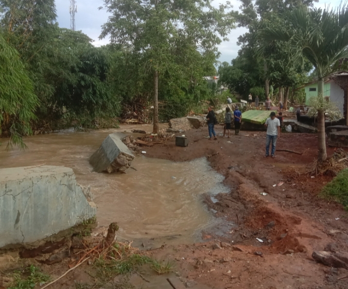 Warga Minta Pemkot Badar Lampung Benahi Tanggul Jebol di Perumahan Gelora Persada Banjir 