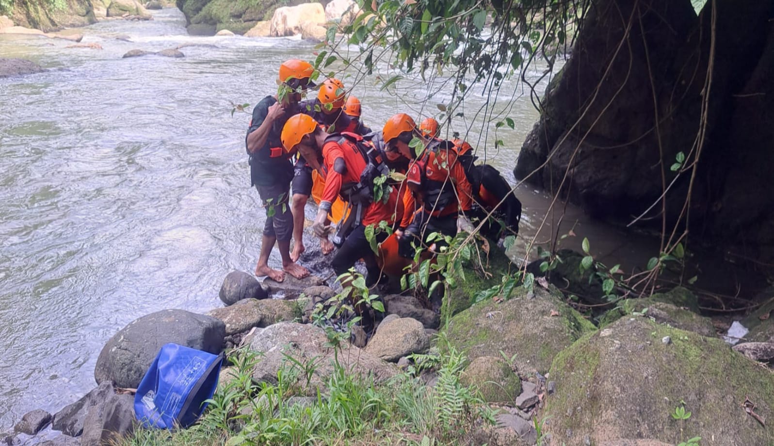 Hanyut Di Sungai Semuong, Warga Suoh Lampung Barat Ditemukan Tim SAR Gabungan Meninggal Dunia