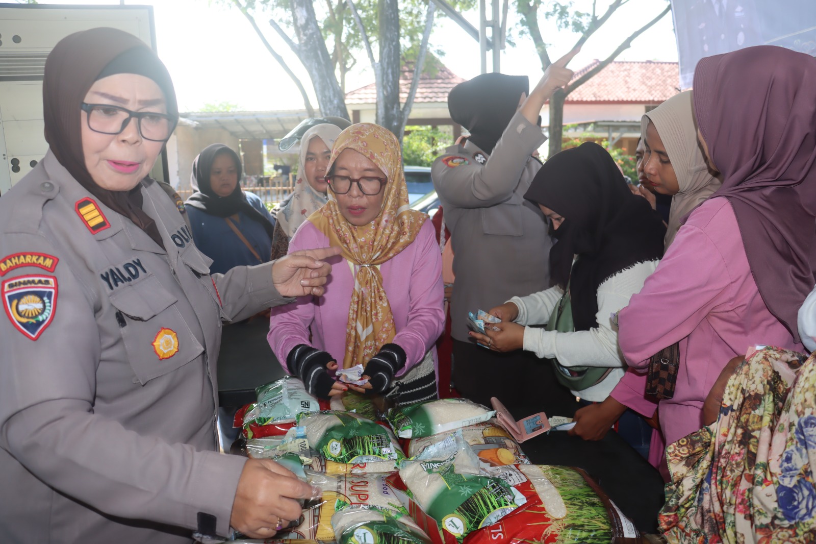 Warga Antusias Sambut Pasar Murah Polres Lampung Selatan 