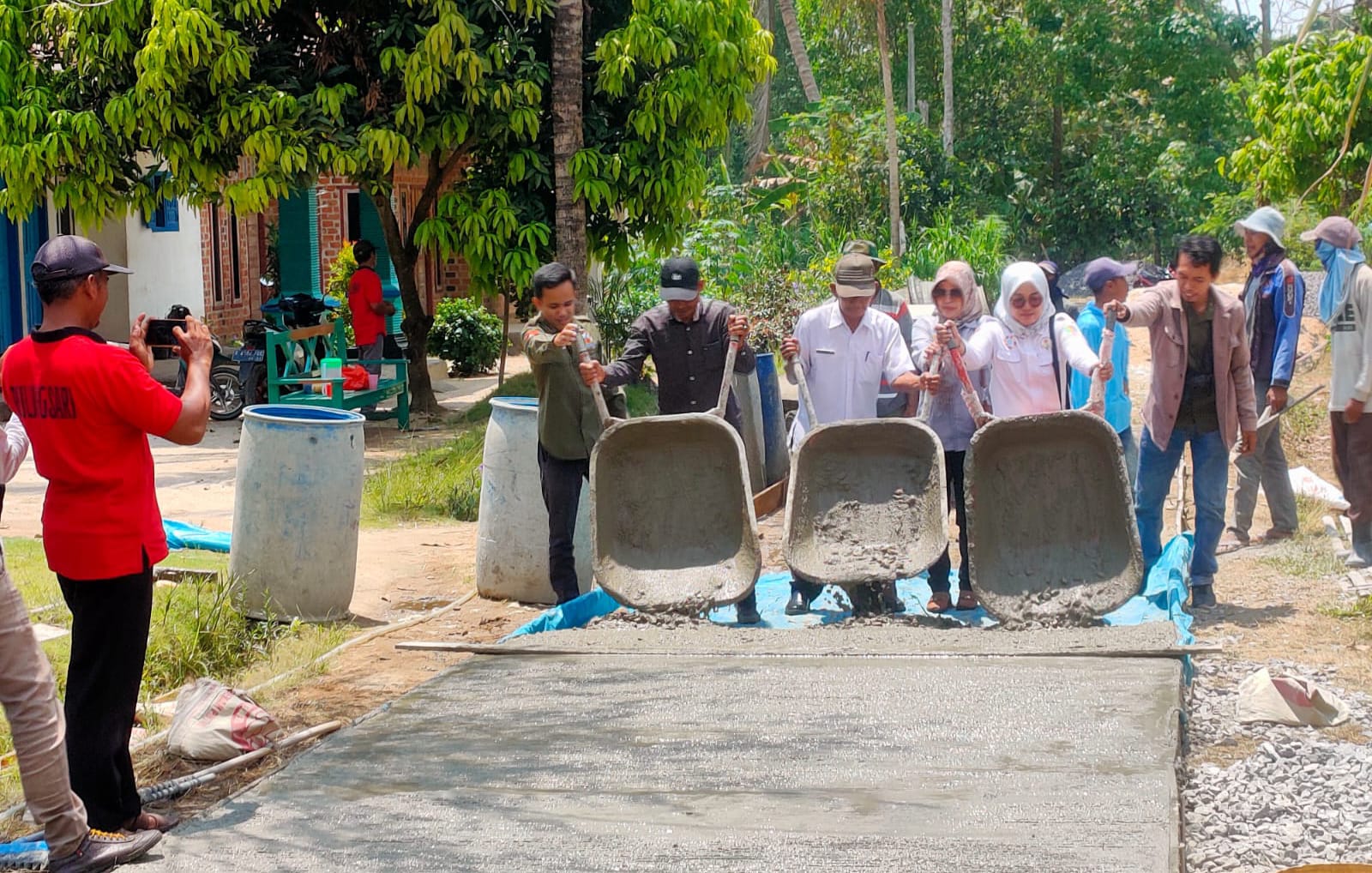 Selain Bagikan BLT DD, Desa Rulung Sari Bangun Jalan Beton Sepanjang 110 Meter