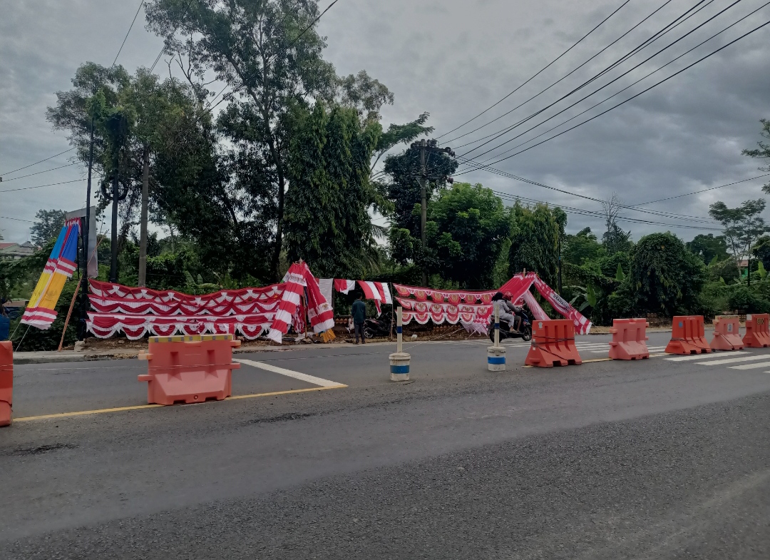 Pedagang Bendera Musiman Mulai Ramai