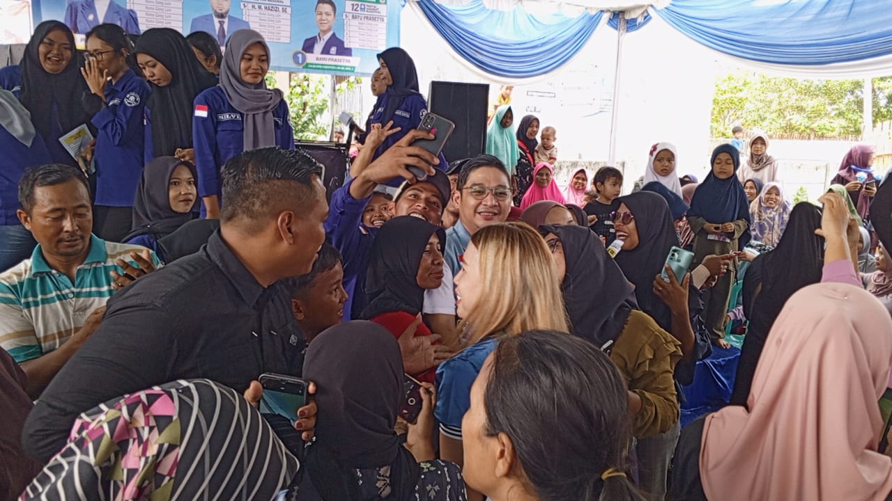 Ikut Kampanye di Kecamatan Natar, Pasha Ungu Jadi Rebutan emak-emak Untuk Foto Selfie