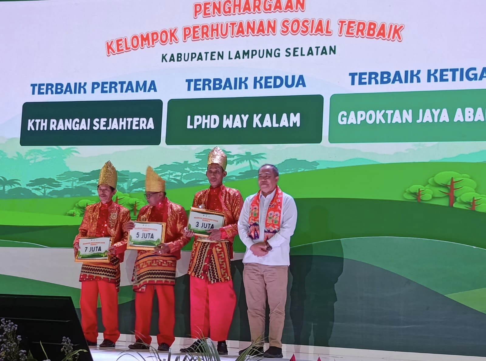 Keren! LPHD Way Kalam Raih Penghargaan Berprestise Dari Kemenhut