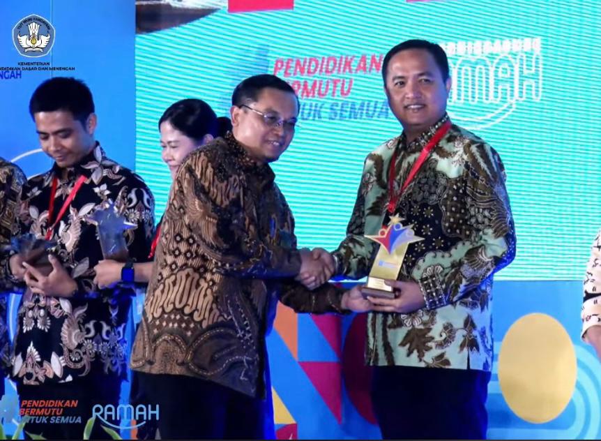 Sukses Kelola PIP, Disdikbud Provinsi Lampung Terima Penghargaan Dari Kemendikdasmen
