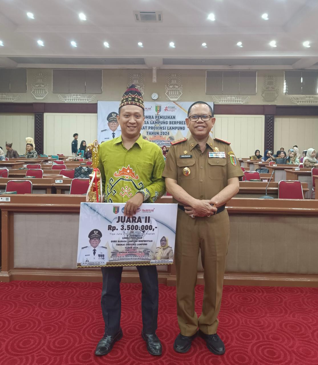 Anwar Risandi, Guru Asal Desa Kuripan Wakil SMA Negeri 2 Kalianda Raih Juara di Lomba Guru Bahasa Lampung