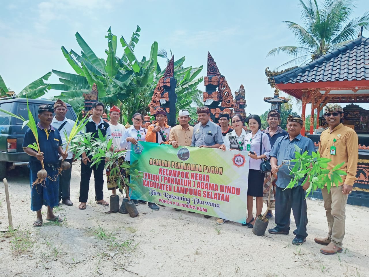 Pokjaluh Agama Hindu Lamsel Laksanakan Gerakan Penanaman Pohon Serentak se- Indonesia