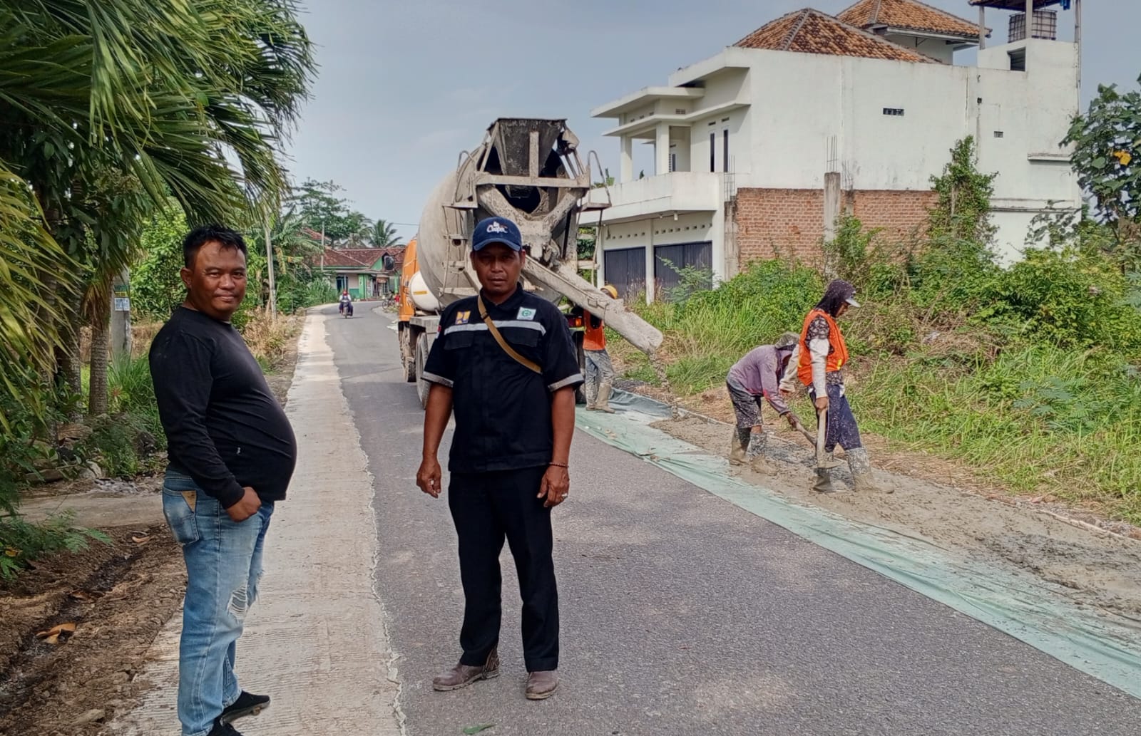 Sebelum Tahun Baru 2026, Perbaikan & Pelebaran Jalan di Desa Krawang Sari Dipastikan Rampung