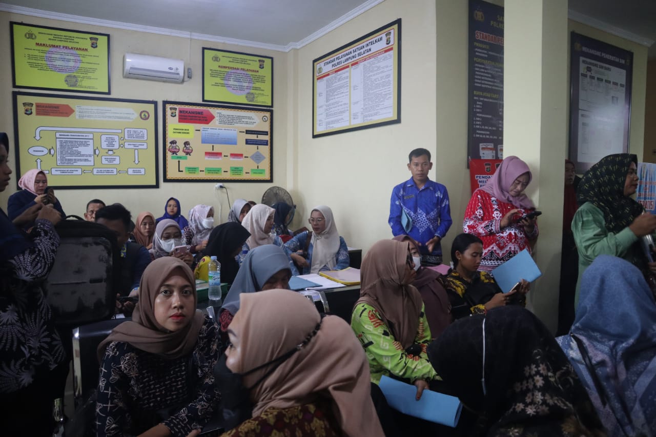 Polres Lamsel dan Jajaran Layani Percetakan SKCK Sampai Akhir Pekan
