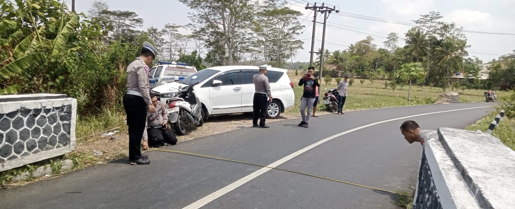 Sepeda Motor Terjun Bebas, Empat Orang Tewas