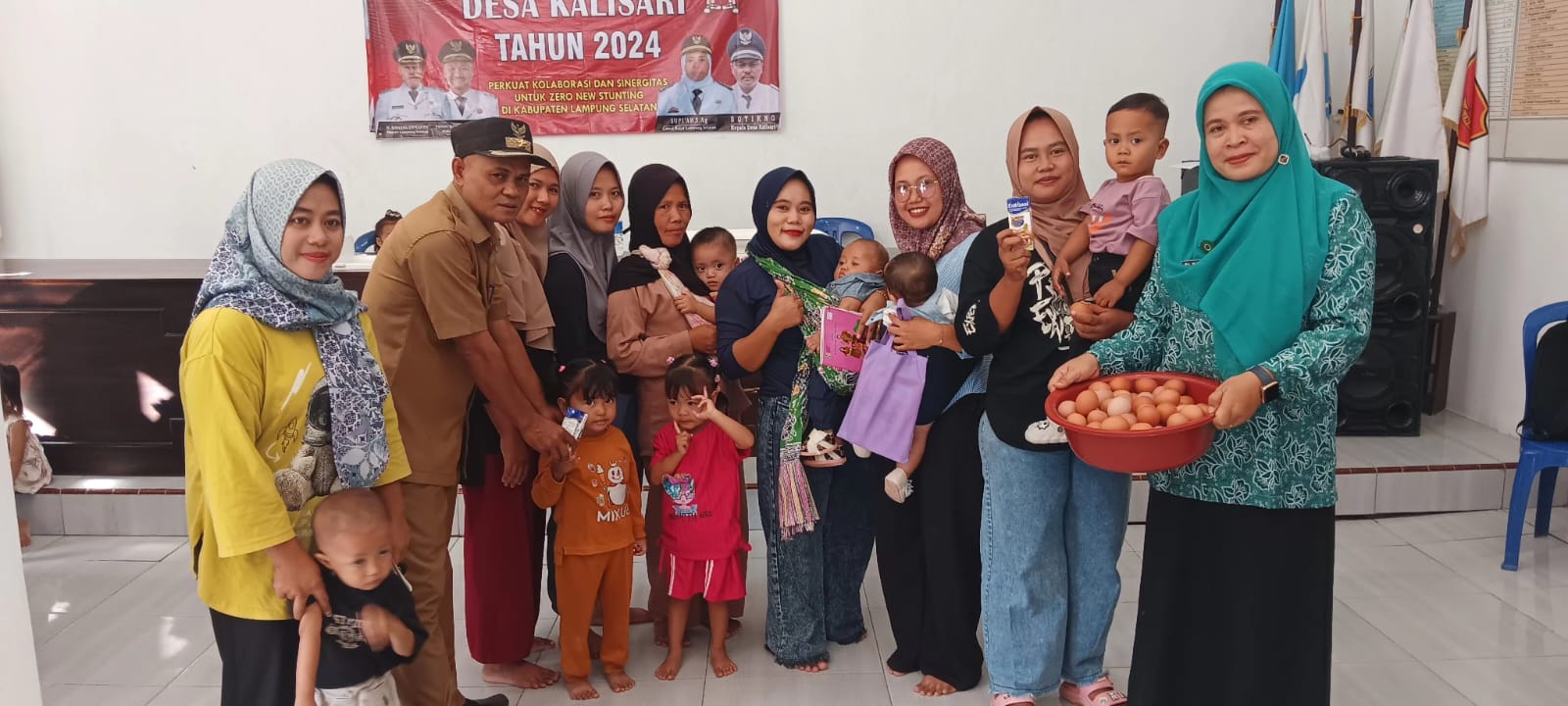 Usai Vaksin Polio, Anak-anak di Desa Kali Sari kecamatan Natar Mendapatkan Makanan Tambahan 