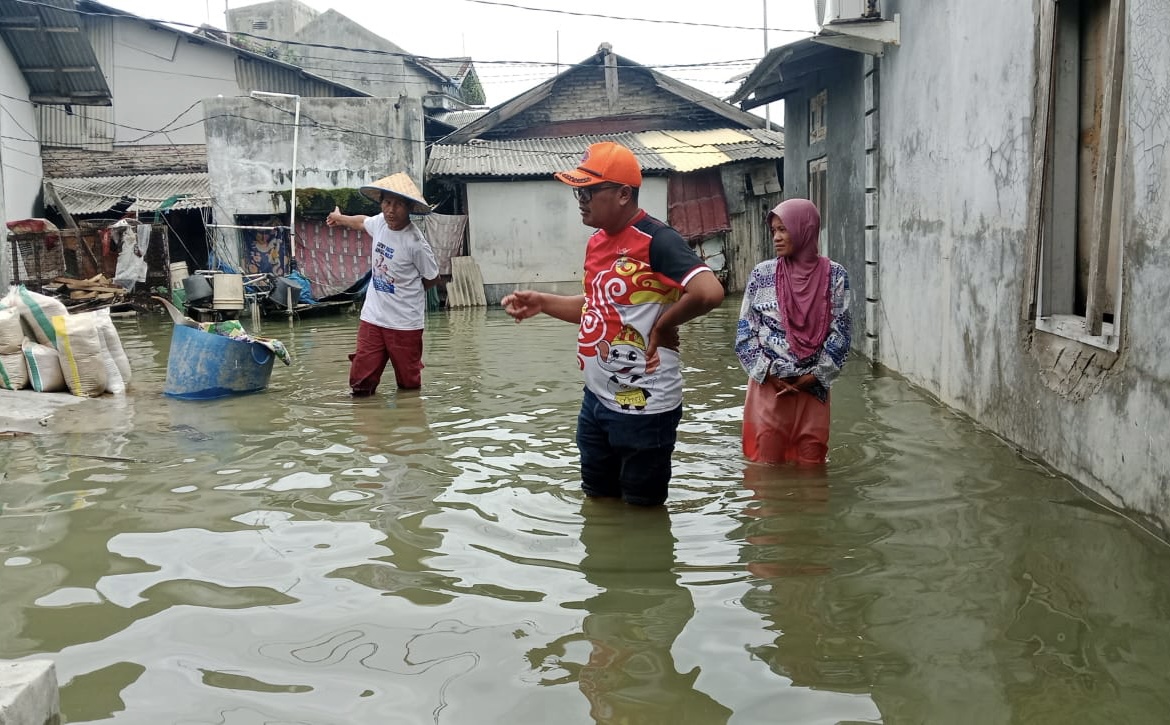 Banjir Rob Terjang Ratusan Rumah Warga Kualajaya