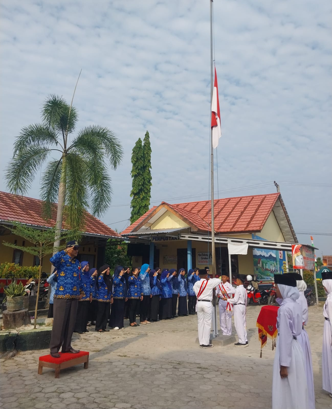 Antusias Siswa SDN 2 Branti Raya Ikuti Perlombaan dan Pawai Budaya Memperingati HUT RI ke - 79