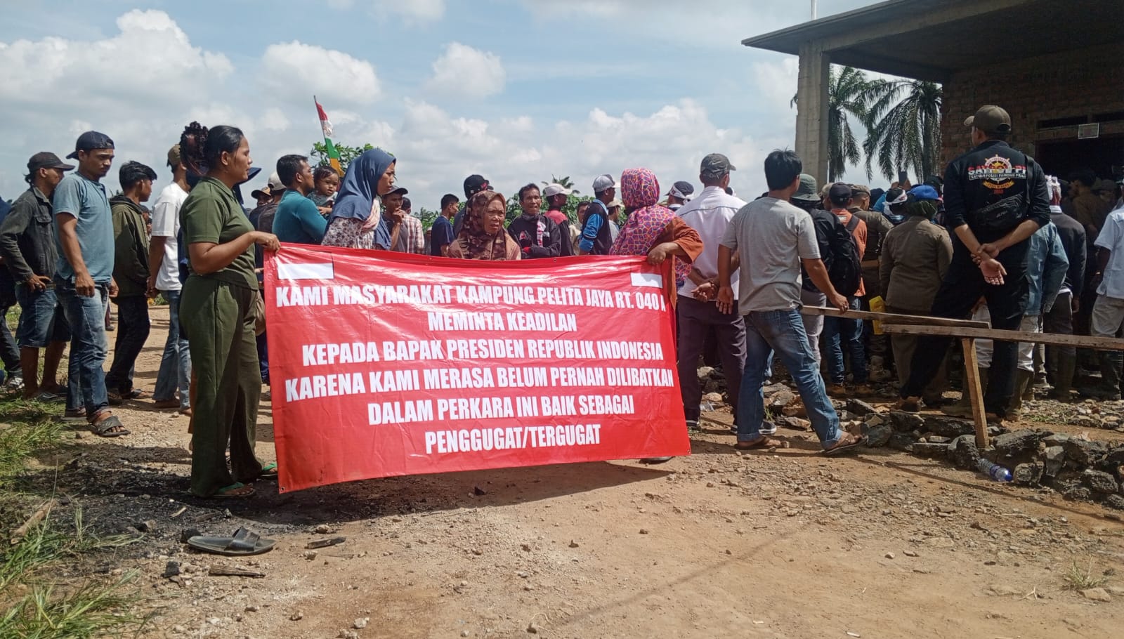 Kepala Desa Natar Sampaikan Permohonan Maaf Atas Kelalaian / Kesalahan Di Lahan Bersengketa (Kampung Pelita)